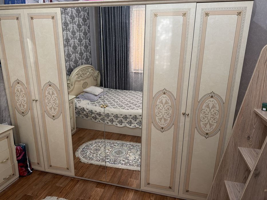 Продам спальный гарнитур