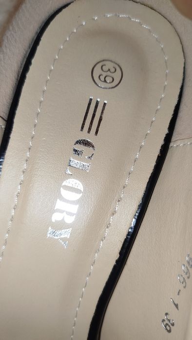 Продавам комплект чисто нови рокля с обувки и чанта 
* цикламена рокля