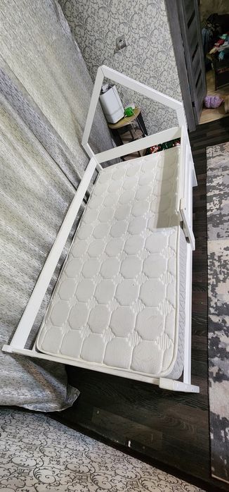 Продам кровать с матрасом