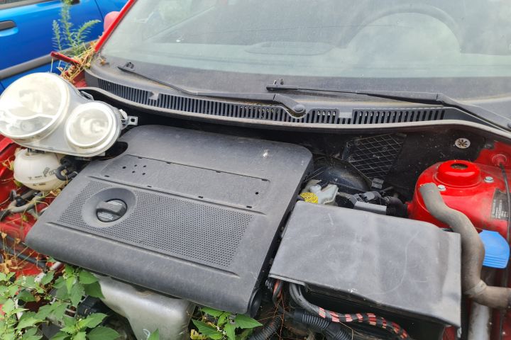Piese Volkswagen VW Polo 2003 1.4 16V MT (75 hp)