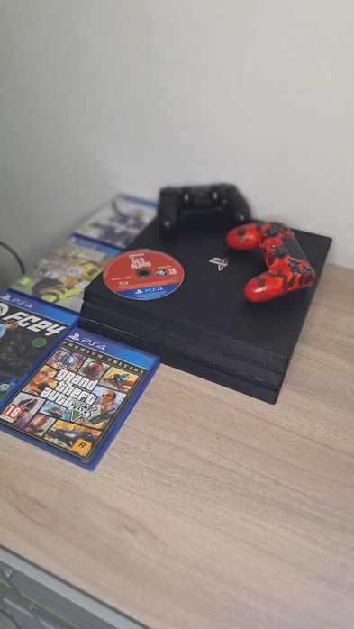 Ps4 pro с 4 игри и 2 джойстика