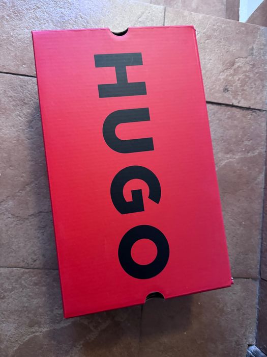 Hugo Маратонки чисто нови