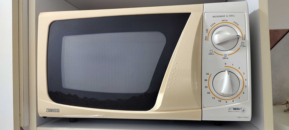 Cuptor cu microunde Zanussi