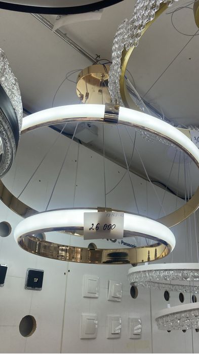 Продам люстры новые