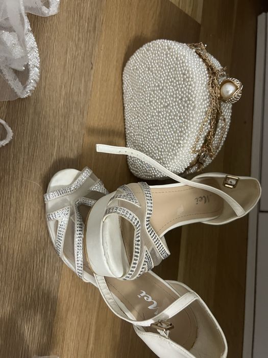 Vand rochie de mireasa poseta si sandale