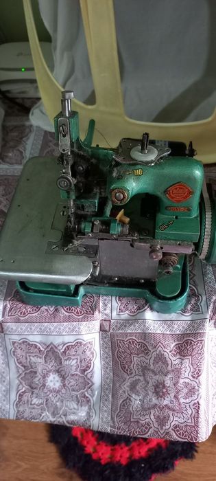 Averlok tikuv mashinasi