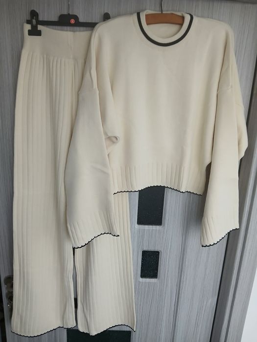 Compleu tricot damă..Mărime Universala