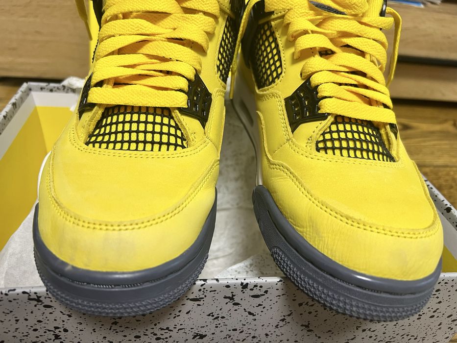 Jordan 4 Retro Lightning (2021)