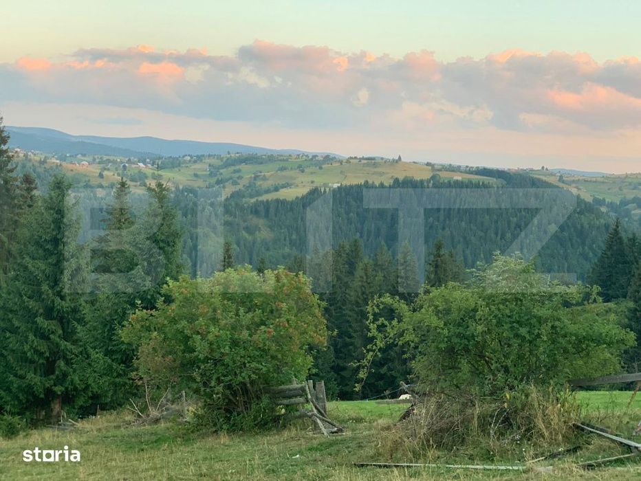 Teren intravilan, front la strada, 3321mp, utilitati, Marisel