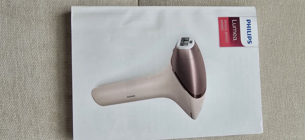 Фотоепилатор за обезкосмяване със SenseIQ Lumea IPL 9000 Series