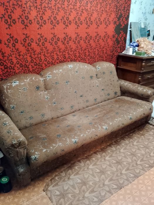 Продам диван и два кресла