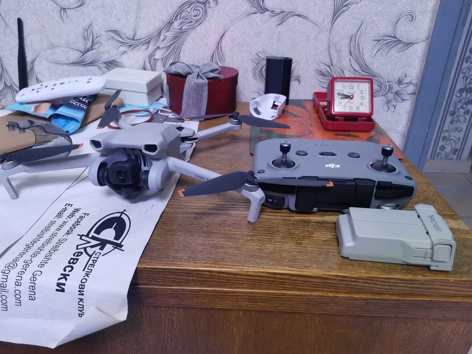 Продавам дрон DJI Mini 3 с две батерии
