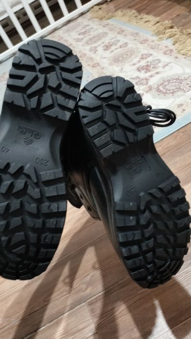 Продам берцы новый