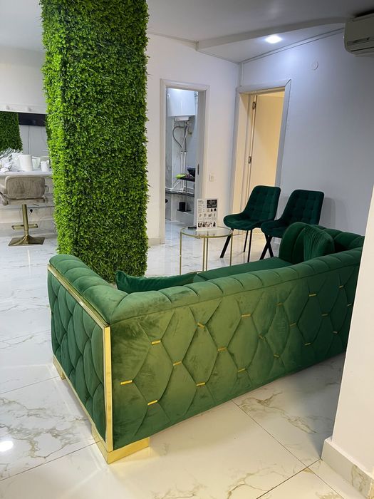 Vand canapea verde smarald
