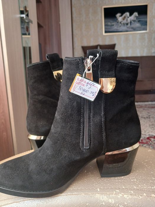 Продам новые ботинки.