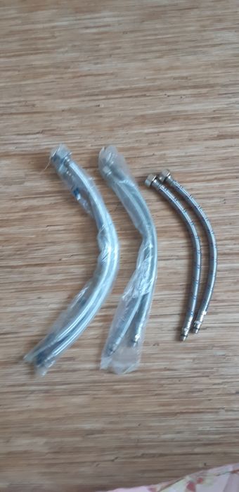 Продам шланги для холодной и горячей воды по 500 тенге за 1 штуку.