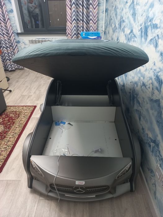 Продаю детский кровать- машина