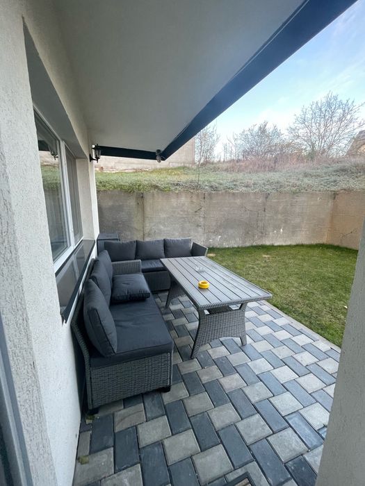 Vand apartament cu curte 154 mp