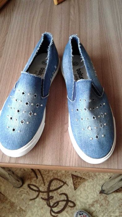 Продам макасины джинсовые ,новые размер 36-37.цена 7500