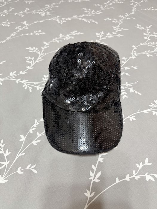 Кепка Zara с пайетками