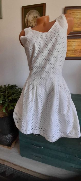 1. Rochii din material fin – stil boho-lejer, perfecte pentru vară.