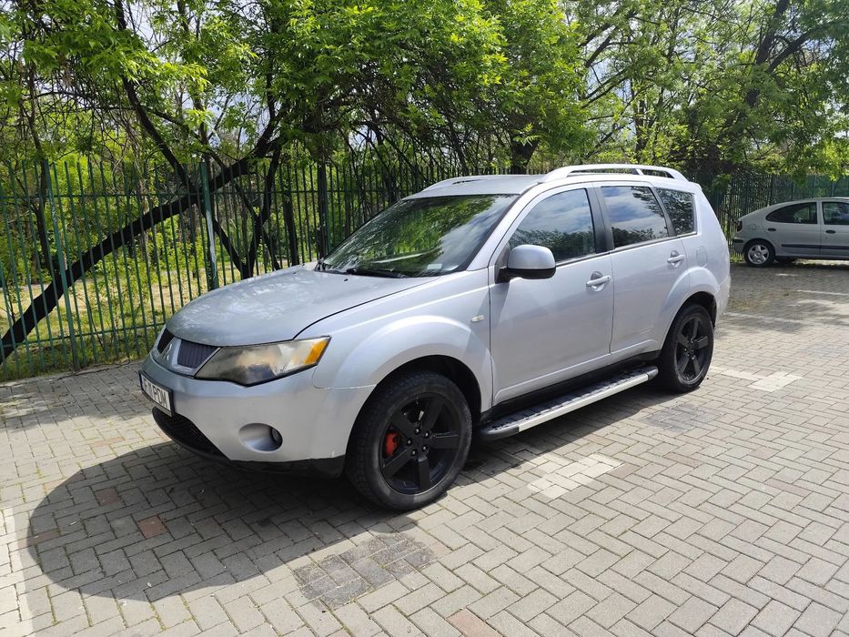 Mitsubishi Outlander Mitsubishi Outlander 2.0 DI-D 4x4 7 Locuri | Rockford | Întreținut