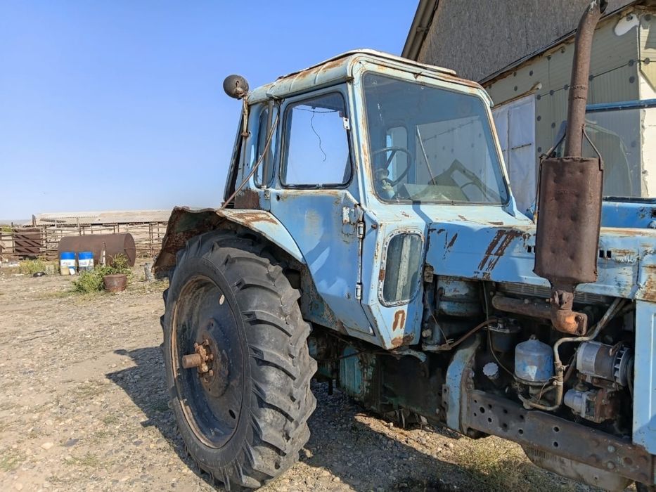 Трактор продам.