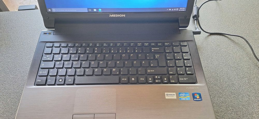 Laptop Medion i3  Ecran Mare 15.6" – Functional, Windows 10, Baterie Excelenta YouTube/Netflix