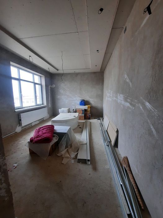 Продам квартиру  новостроек 5 етаж 2 комнатная,