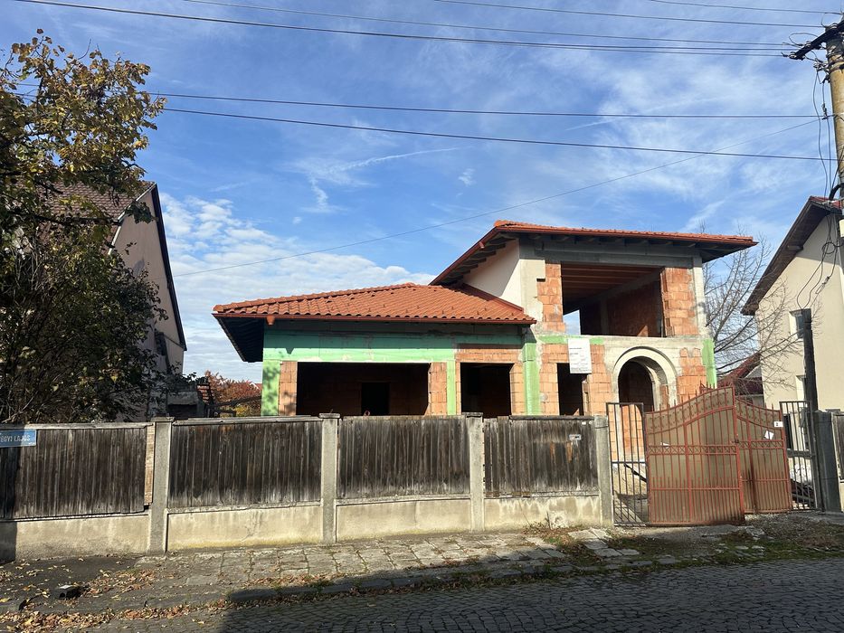 Vand casa la rosu cu 900 mp teren str Hegyi Lajos in spate la litoral