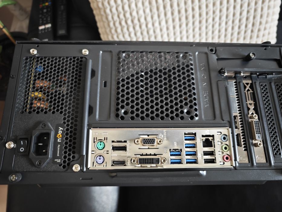 PC gaming middletower