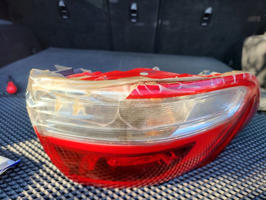 Задняя левая фара