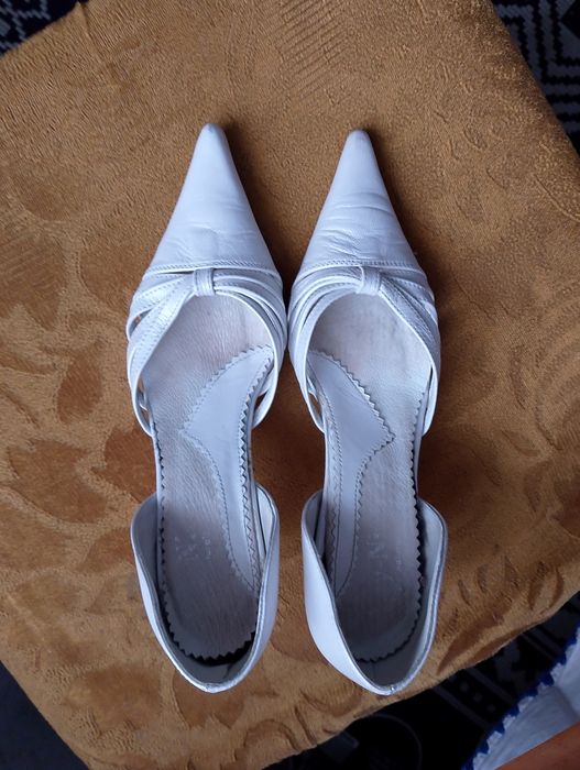 Pantofi eleganți de piele