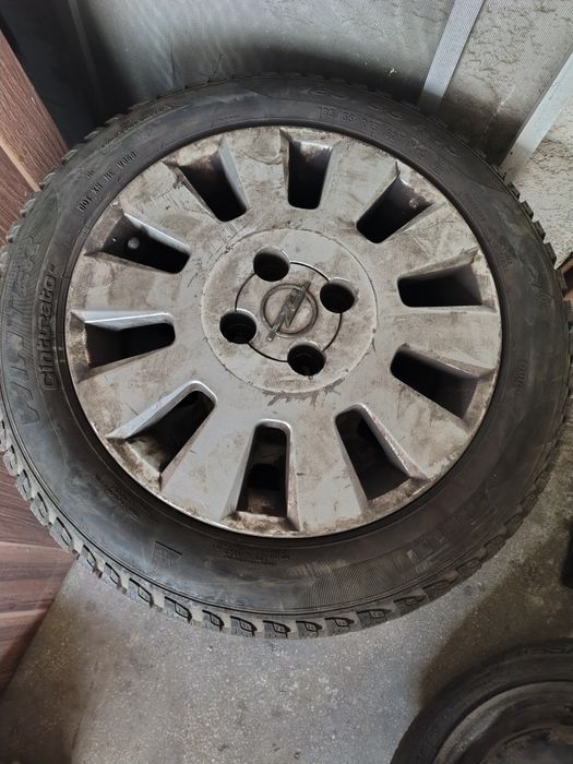 Set 4 roți Opel cu jante originale + anvelope de iarnă 185/55 R15 – 1.200 lei negociabil