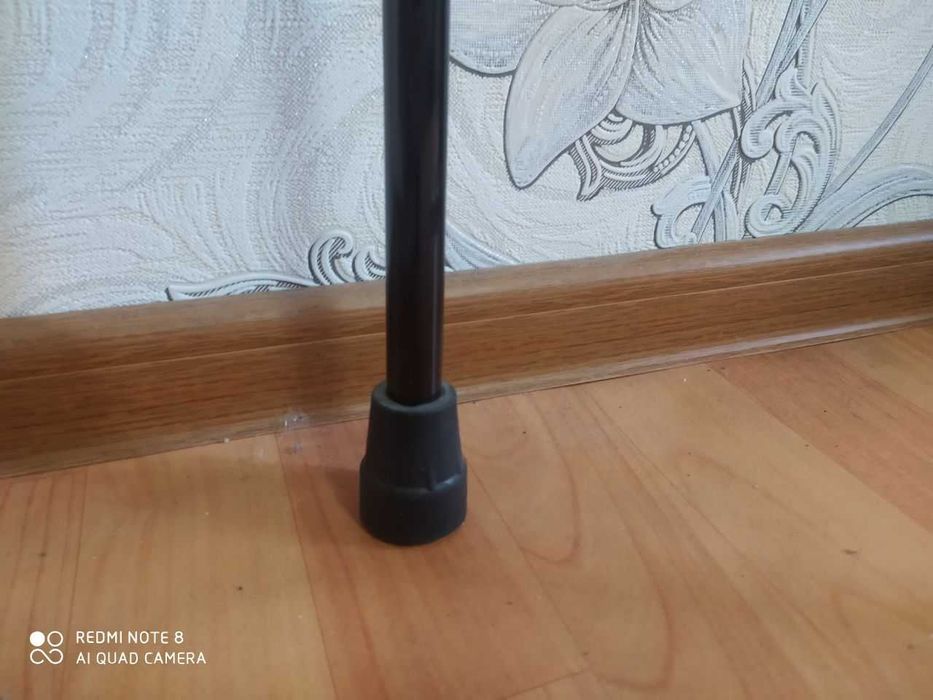 Доставка. Черная металлическая трость, удлиняется