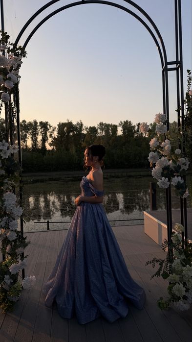 Платье бальное блестящее