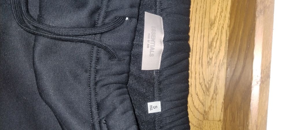 Pantaloni essentials