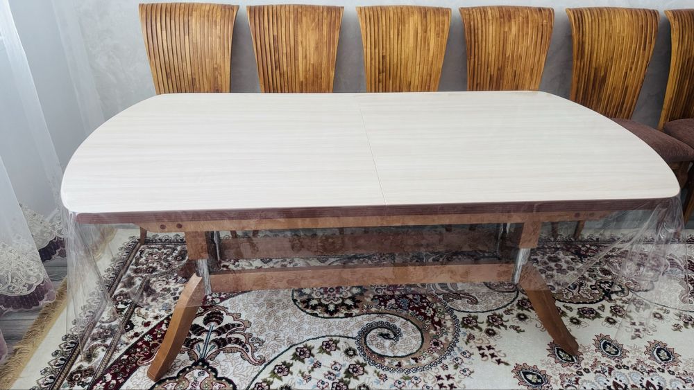 Стол со стульями