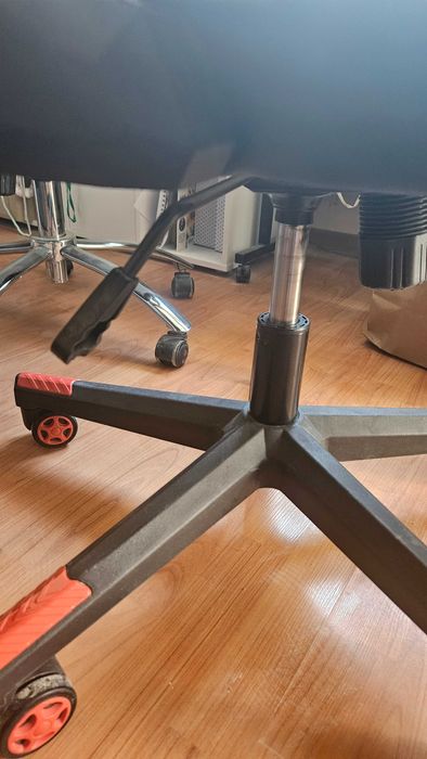 Геймърски стол / Gaming chair – удобен, ергономичен, черно-червен