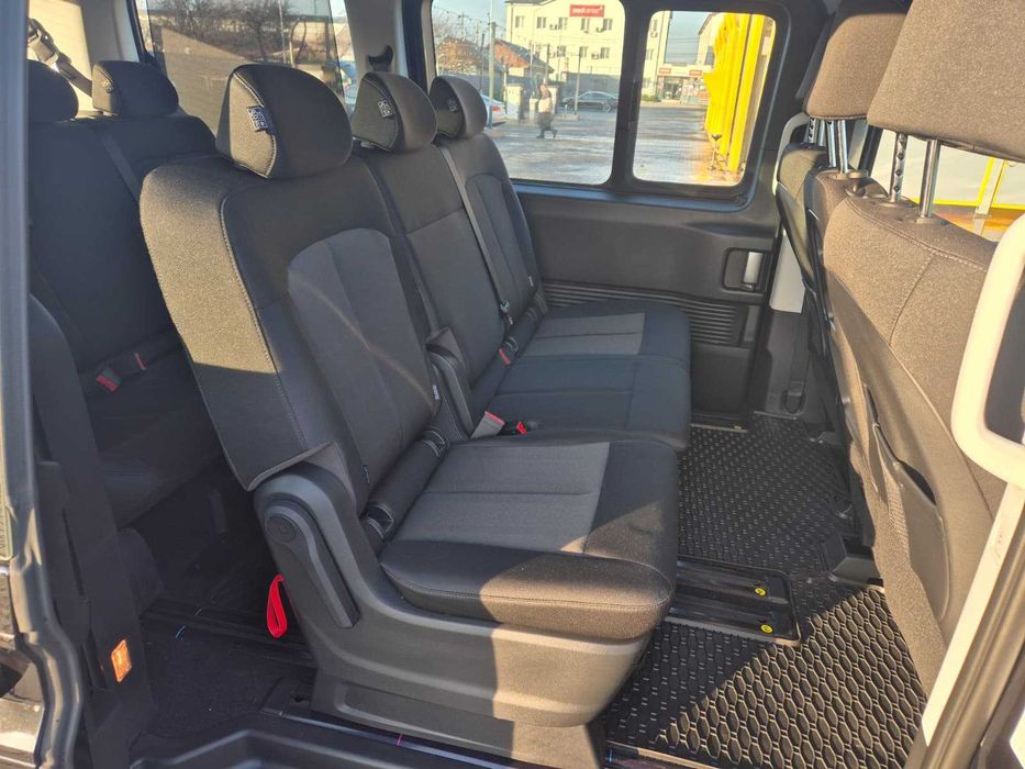 Închiriez Hyundai Staria microbuz 8+1 VAN