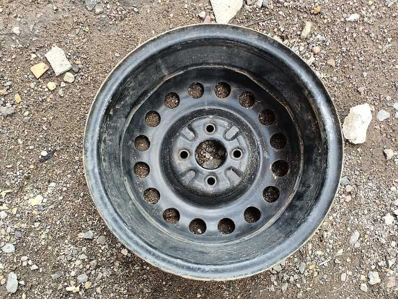 Продам оригинальный металлический диск на Toyota
