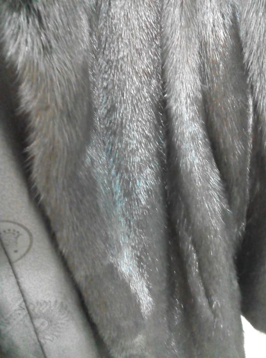 Продам норковую шубу