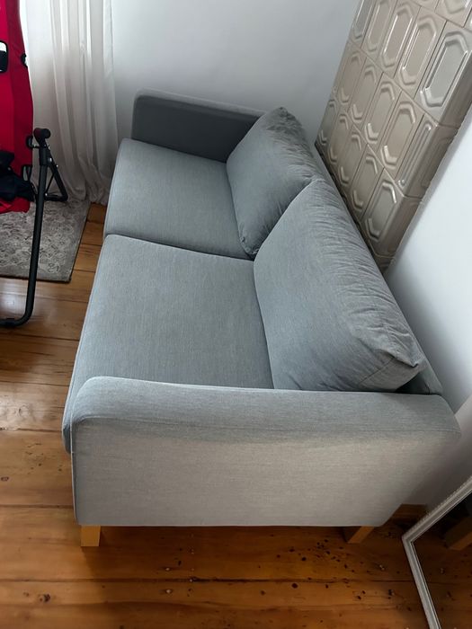 Canapea cu trei locuri- nu este extensibila !!