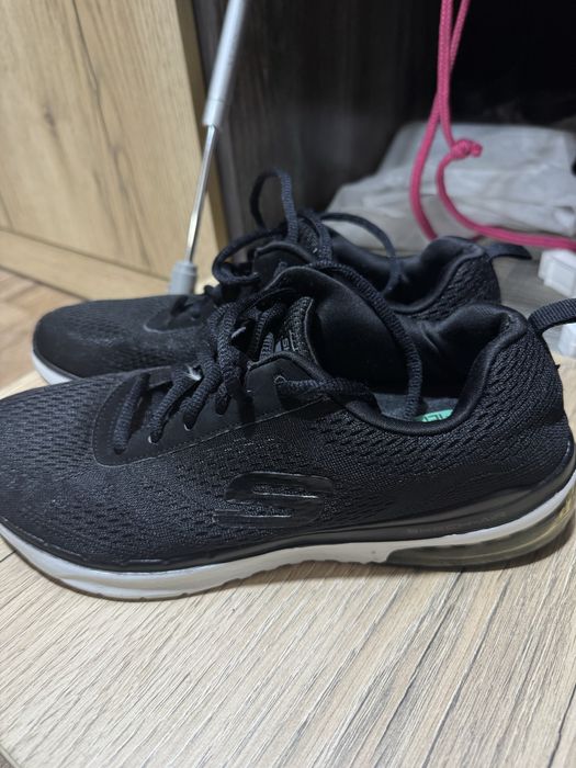 продам кроссовки по хорошей цене