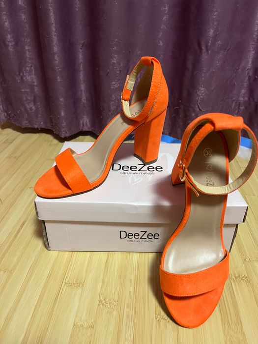 Обувки на ток DeeZee