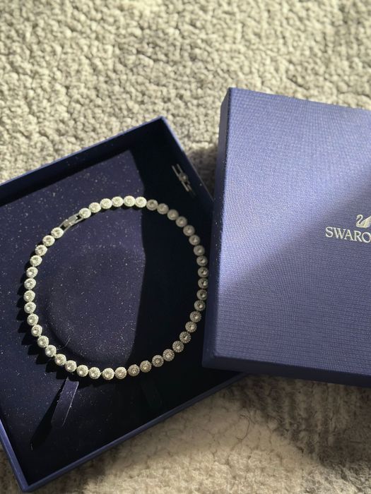 Vand colier swarovski.
