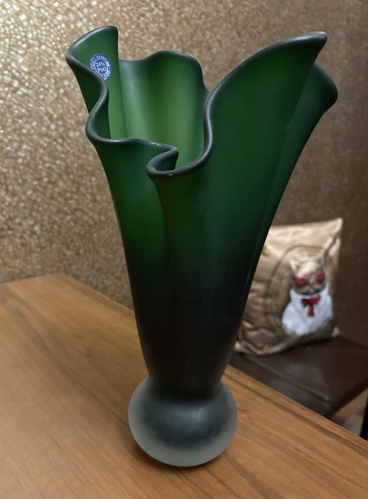 Продам вазу винтаж хрустальное стекло