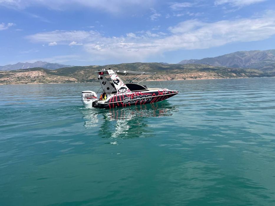 Прогулочный катера с подвесными моторами