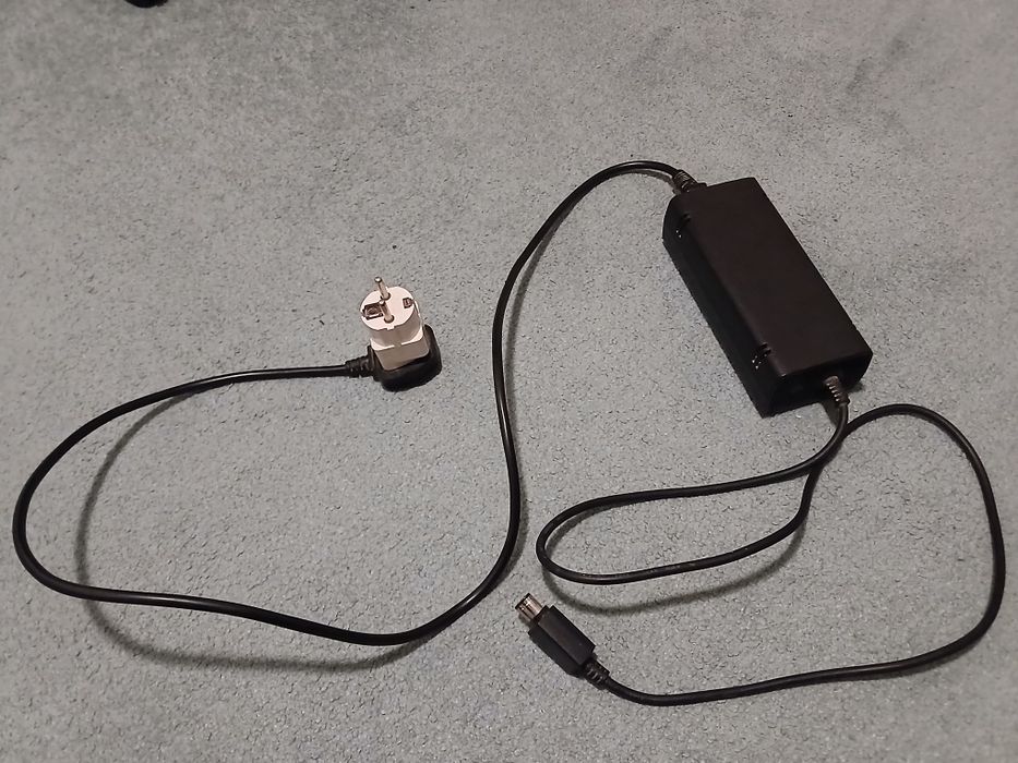 Vând xbox 360+3 controllere+5 jocuri.În stare foarte bună.