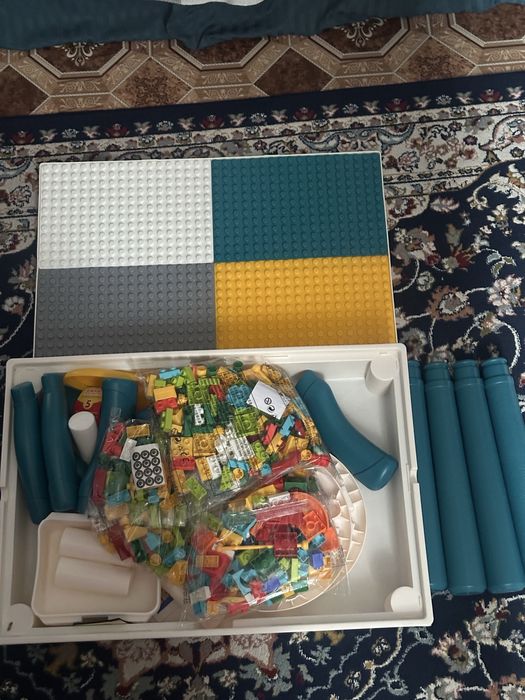 Детский развивающий конструктор, стол , стульчики